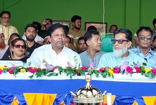 অনুষ্ঠানে-প্রতিমন্ত্রী-হাবিবুর-রশিদ-ও-ঢাকা-১-আসনের-সংসদ-সদস্য-খন্দকার-আবু-আশফাক